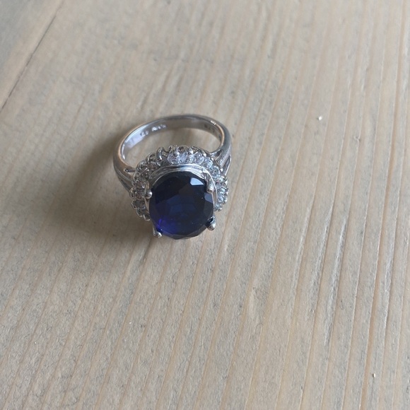 "MAJESTIC Princess" Blue Sapphire/Silvertone Ring by AVON - Picture 3 of 10